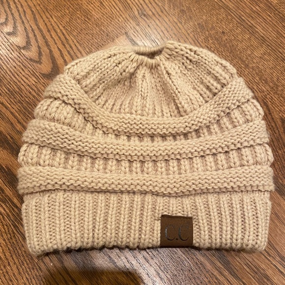 CC Ponytail Beanie Hat Soft Stretch Cable Knit Tan Cream - Picture 2 of 5